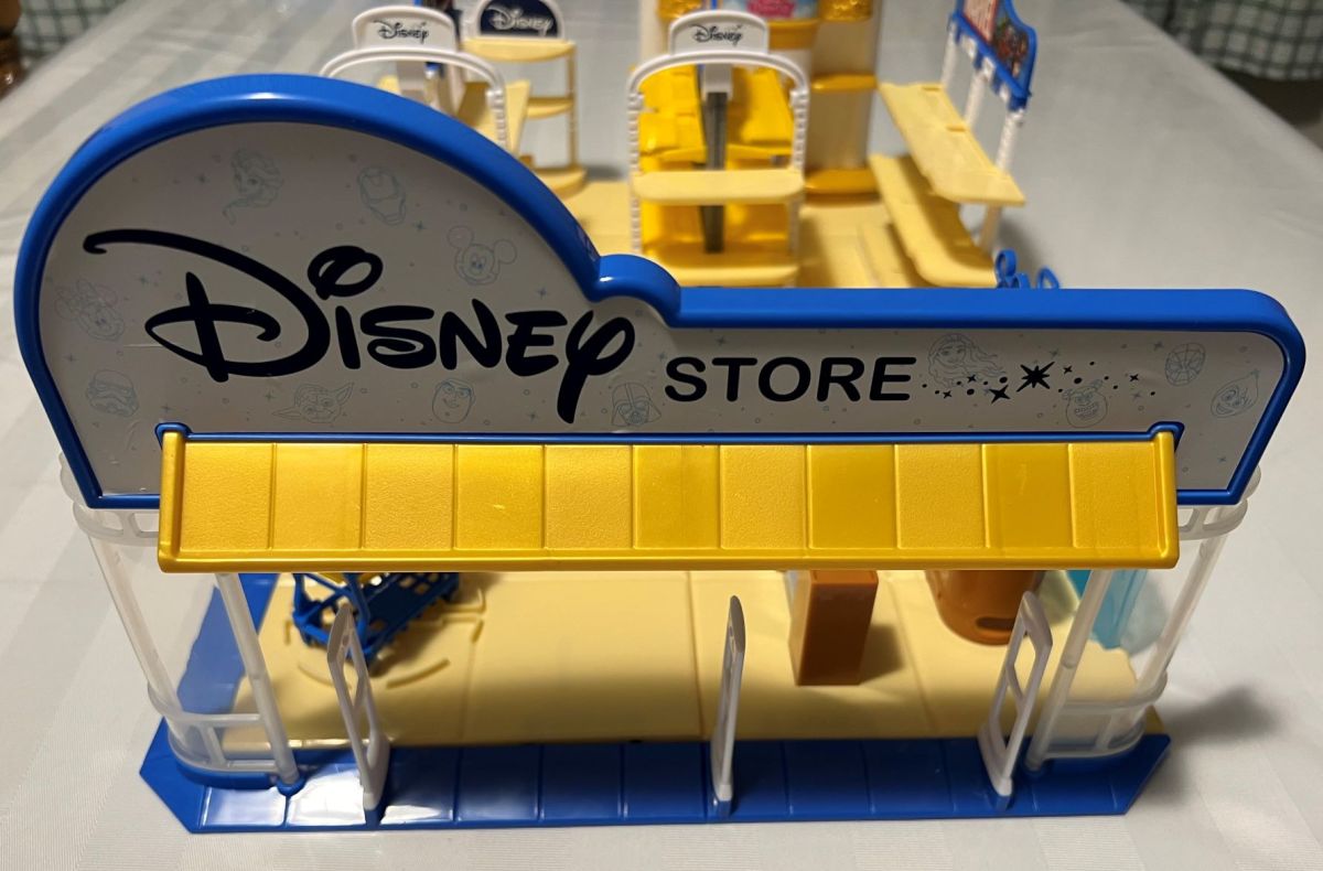 Opening Mini Brands Disney Store Edition 